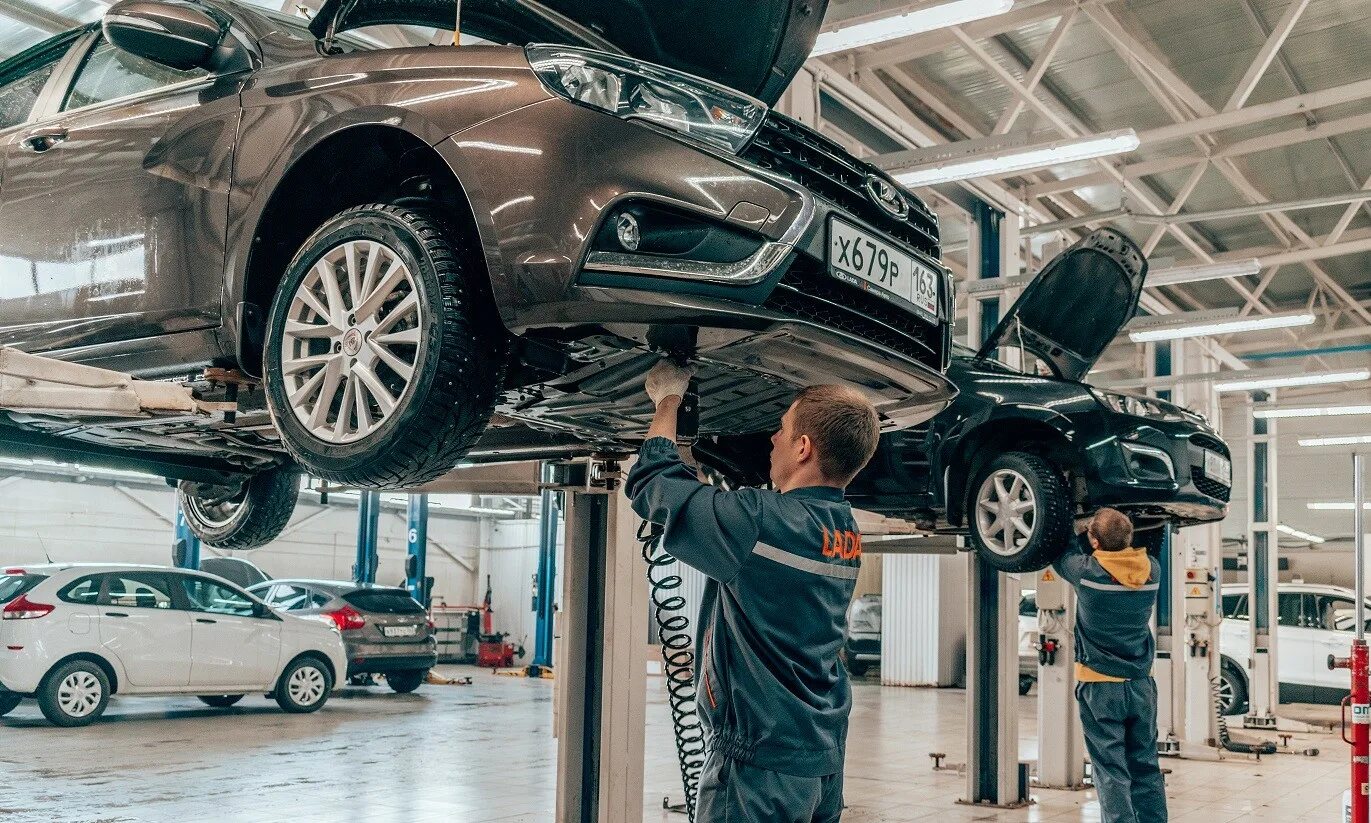 Ремонт автомобилей в барнауле. Самара авто Южное шоссе 10. Автосервис. Машина в автосервисе. Автосервис СТО.