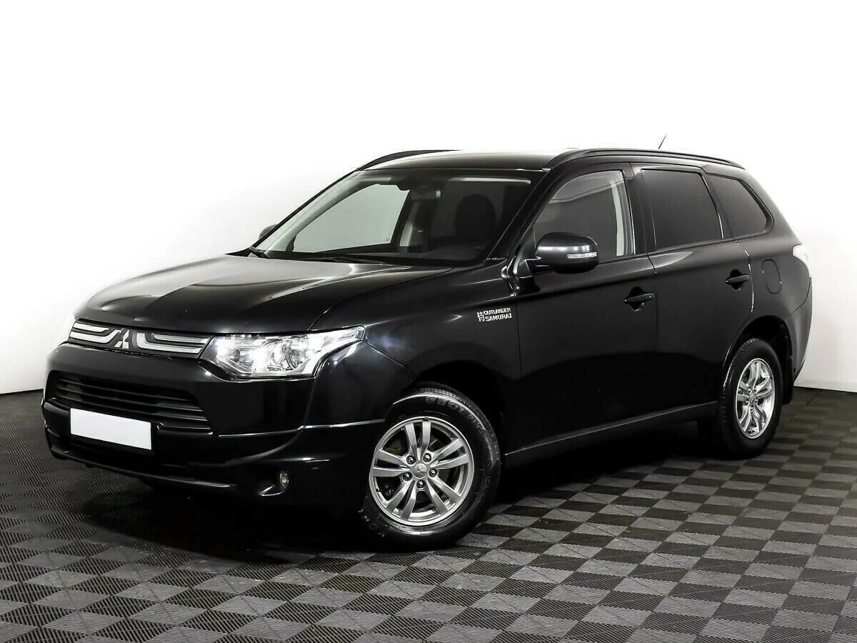 Mitsubishi Outlander 2.0 CVT. Mitsubishi Outlander III (2012-2015). Mitsubishi Outlander 2012-н.в./III. Outlander 2015 черный.