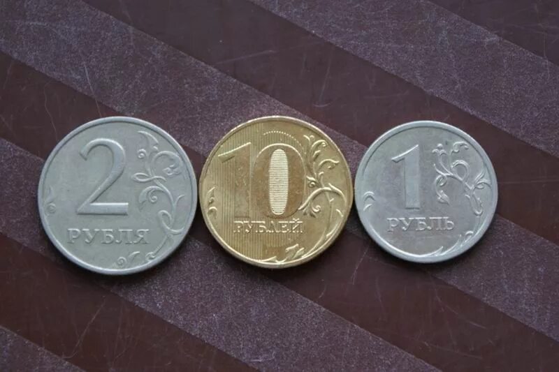 Будет ли новый рубль. Современный рубль. Новые рубли. Настоящие рубли монеты. Маленькие рубли.