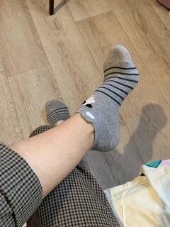 Ноги в носках дома