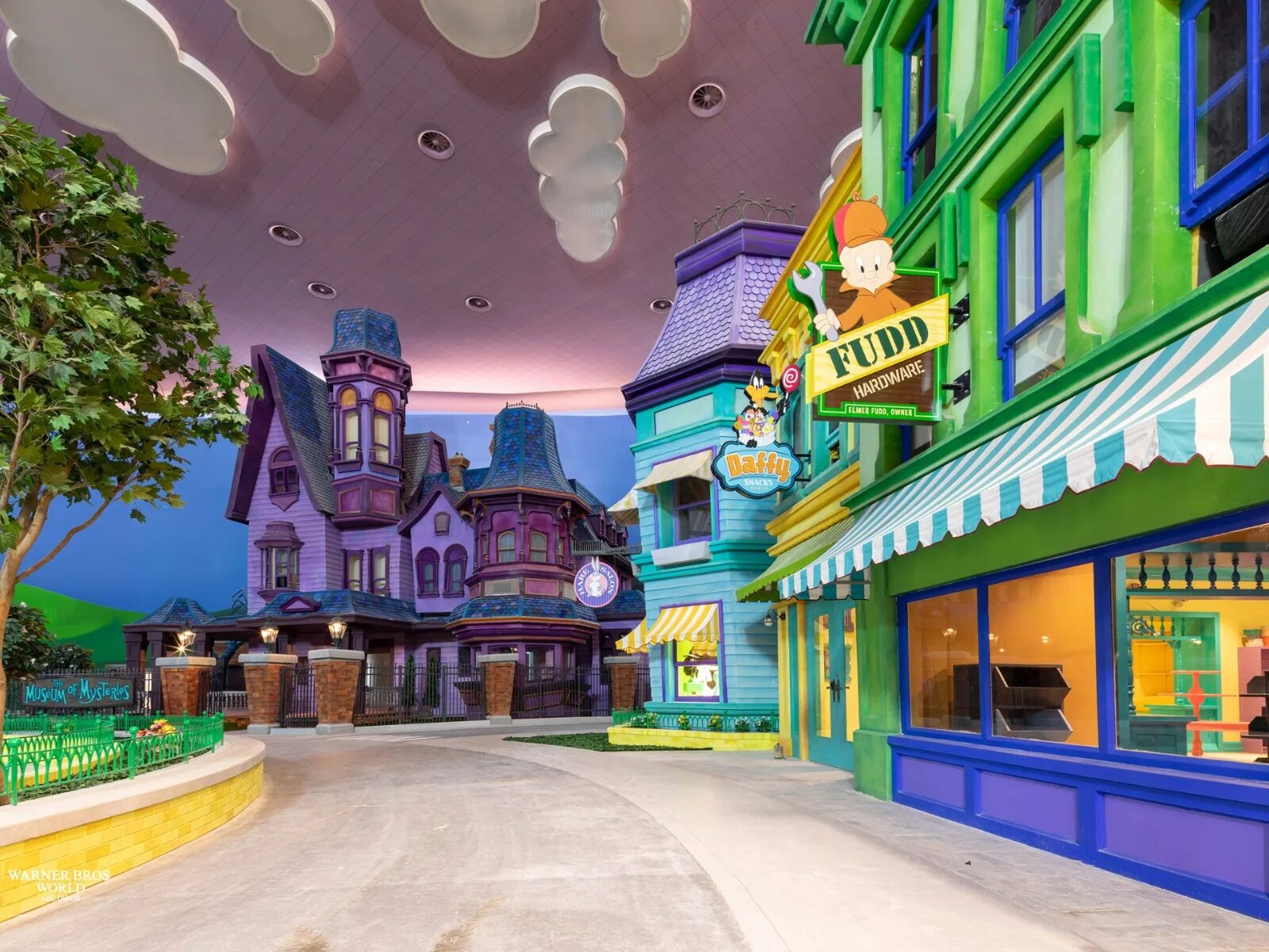 Парк уорнер мадрид аттракционы. Ворнер бразерс парк. Парк аттракционов в абу даби ворнер бразерс. Парк warner brothers в абу даби. Ворнер бразер парк дубай.