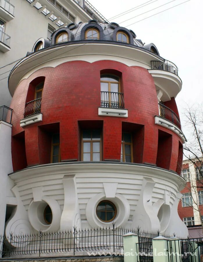 машкова 1 дом яйцо. необычный дом. странные здания москвы. театр et cetera архитектор. чистые пруды ул машкова дом яйцо.