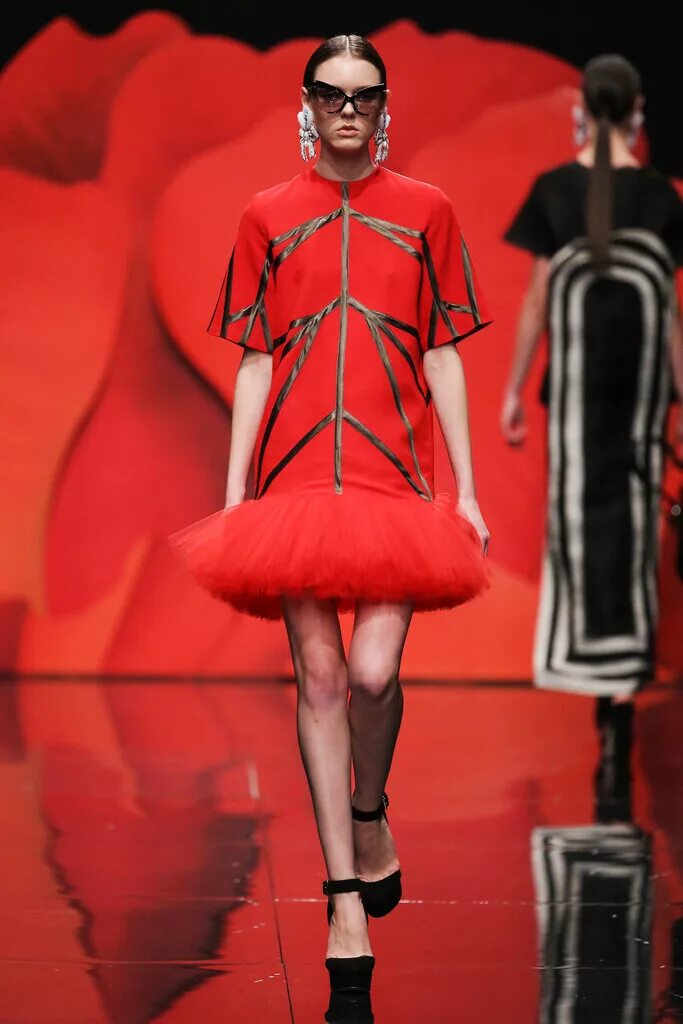 Арутюнов модельер. Арутюнов модельер. Модельер арутюнов александр. Арутюнов модельер. Alexander arutyunov одежда.