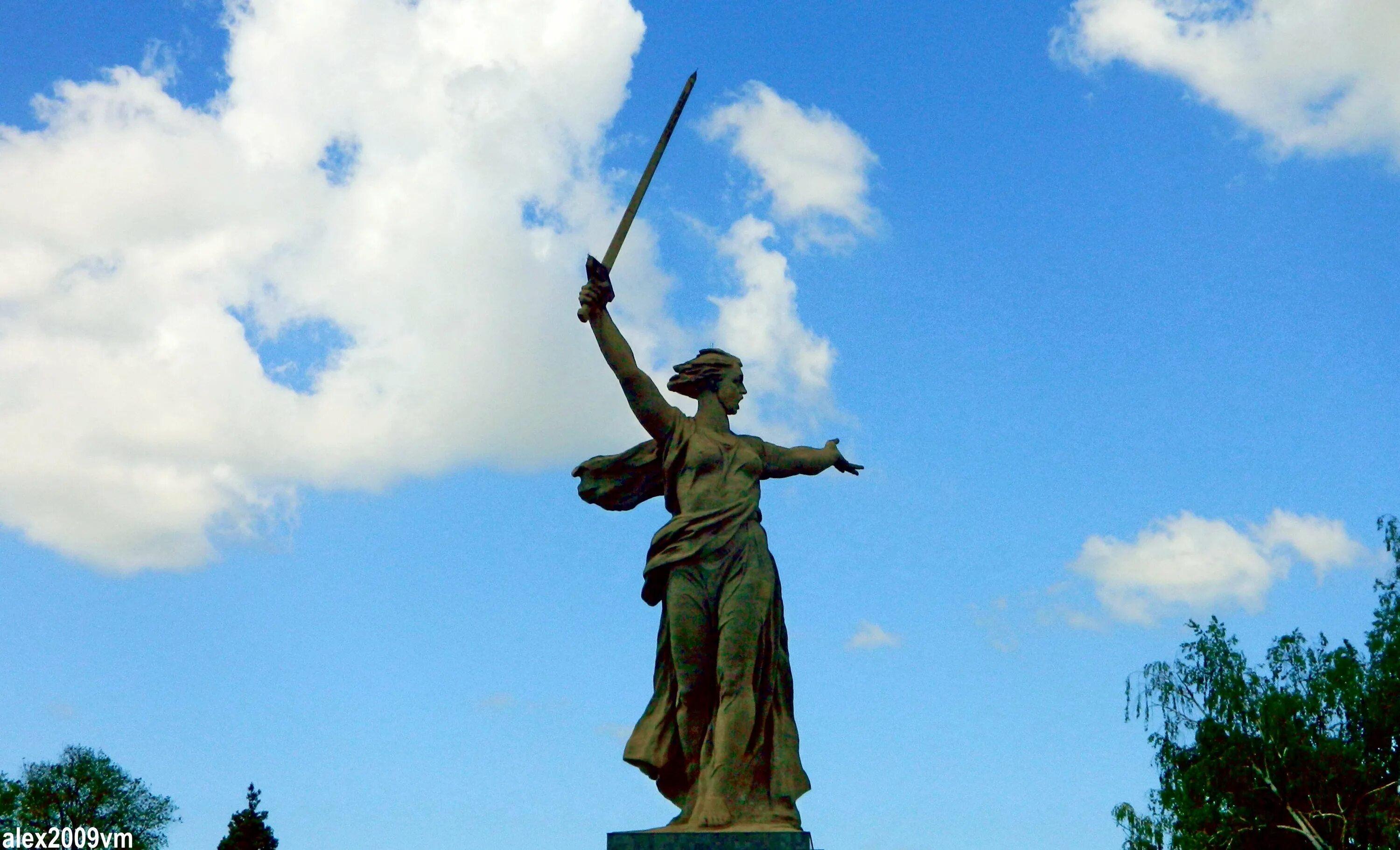 Волгоград, мамаев курган. Мамаев курган волгоград высота. Мамаев курган панорама сталинградской битвы. Высота кургана в волгограде. Мемориальный комплекс мамаев курган.