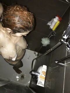 Ma femme sous la douche - Photo #5 / 26 @ x3vid.com