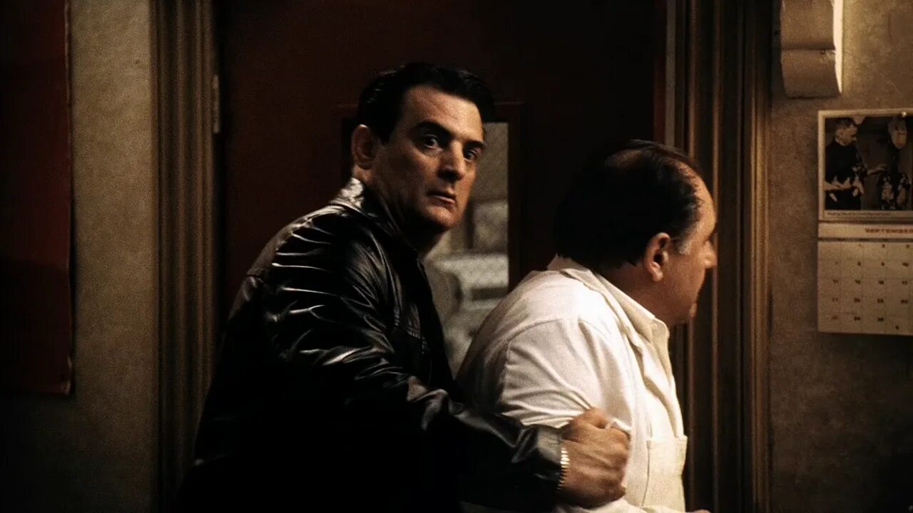 Джон сакримони сопрано. Кармайн лупертацци в клане сопрано. Джонни сопрано. Джонни сек сопрано. Джонни сопрано.