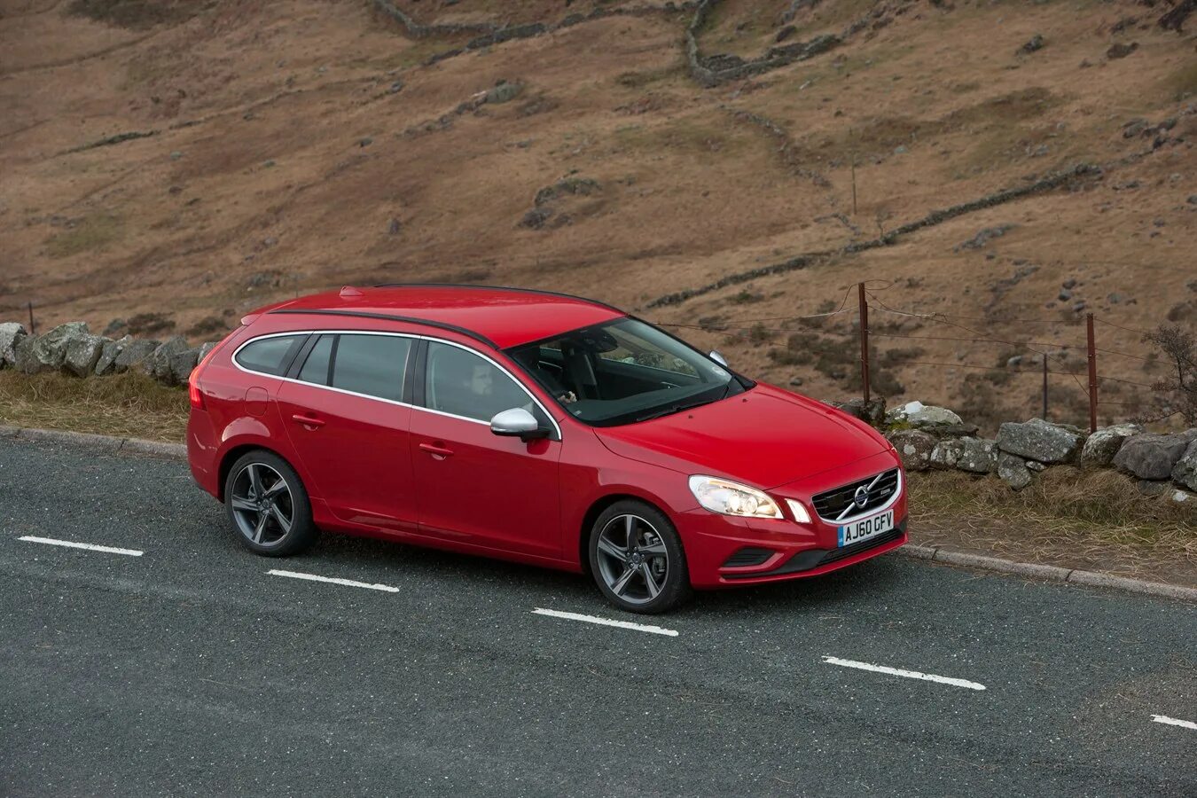 Volvo v90 cross country 2020. Вольво v60 дизель 2. Volvo v60 r. Volvo v60 новый. Volvo v60 2020.