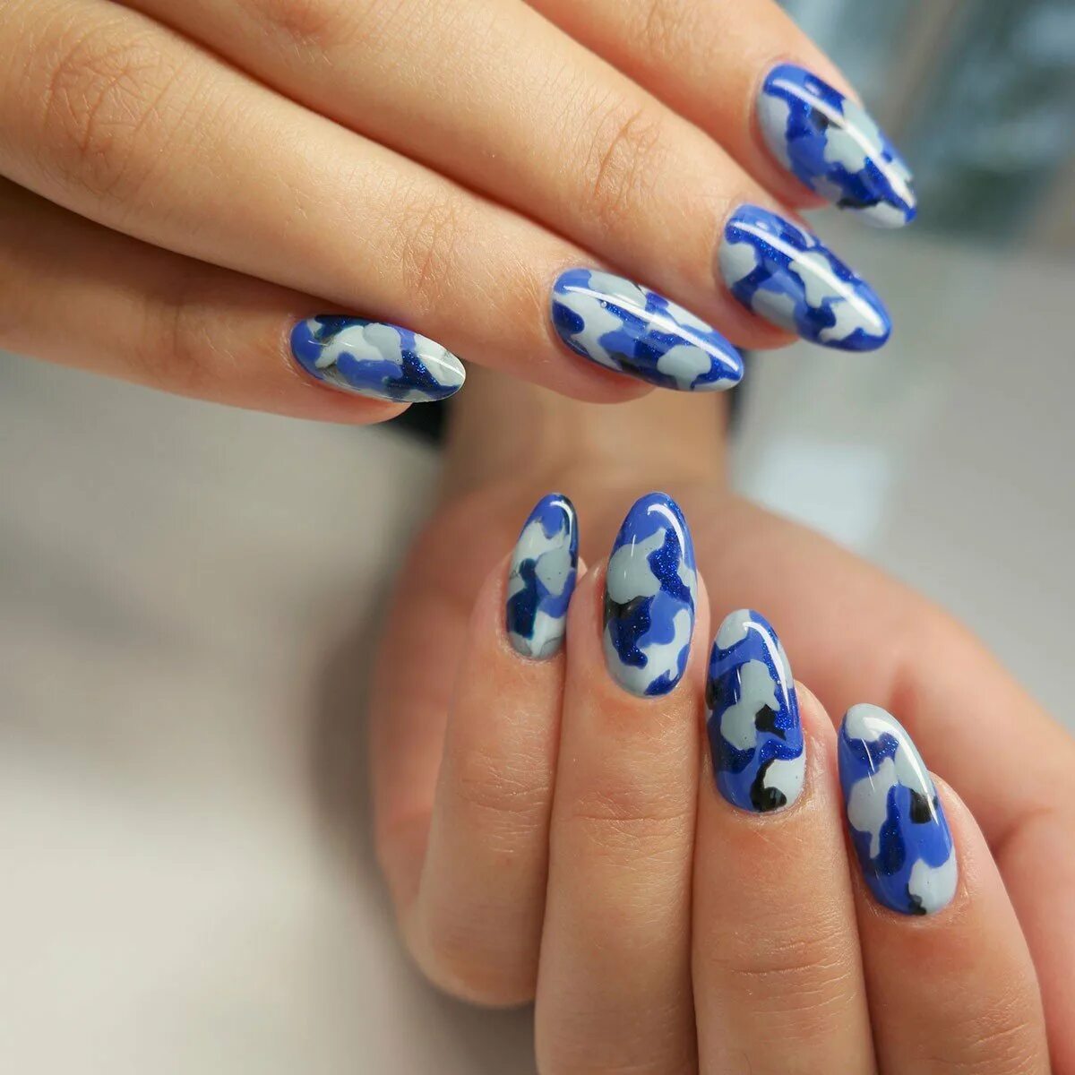 Kiki гель-лак 62 темно-синий-индиго. маникюр индиго с дизайном. маникюр в индиговых тонах фото. темно синий лак. маникюр джинсовый цвет.