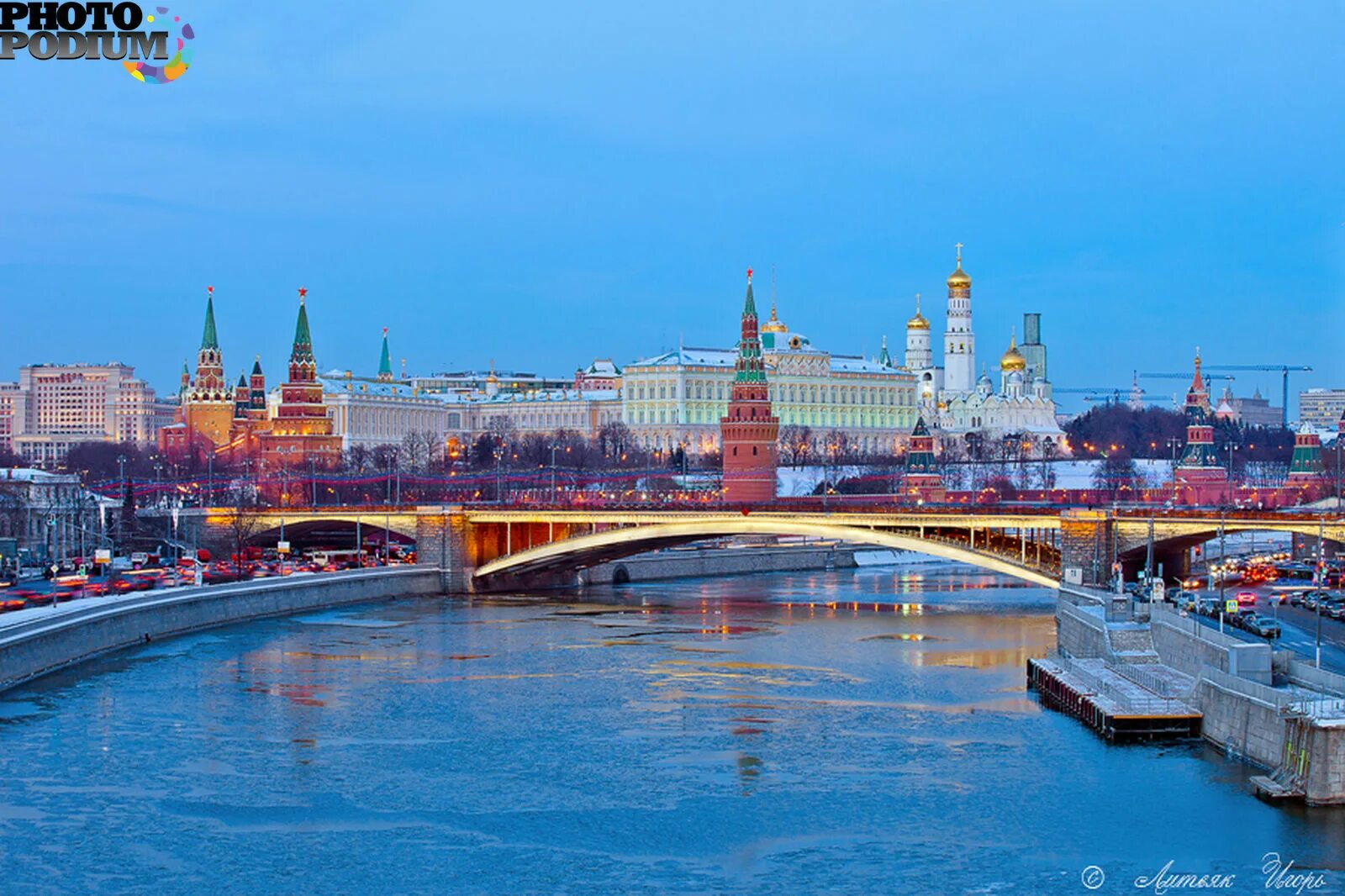 Мост в кремле москва. Большой москворецкий мост кремль. Мост в кремле москва. Большой каменный мост ограда. Каменный мост в москве.