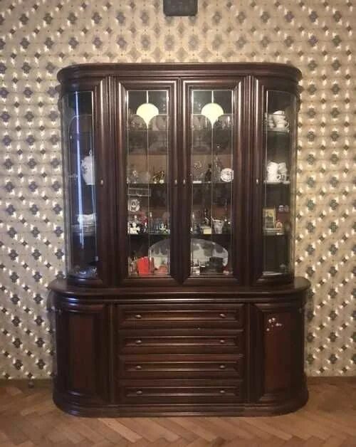 Сервант горка. Купить шкаф горку для посуды в гостиную на авито в горячем ключе. Сервант в доме загородном. Авито серванты б у белые в москве. Авито бу серванты чечня белые.