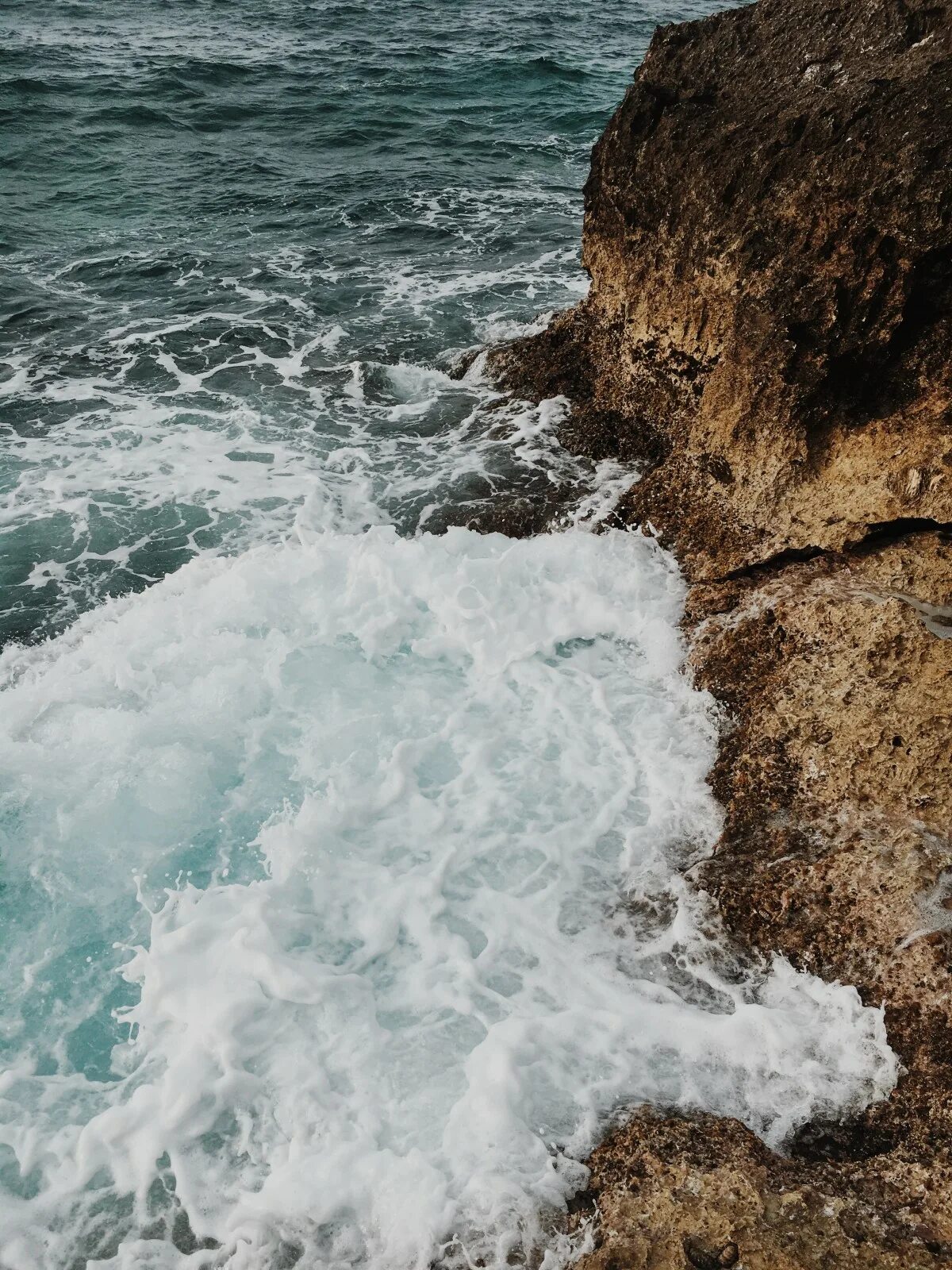 Море и река 18. Море вода. река море. речная волна. вода берег.