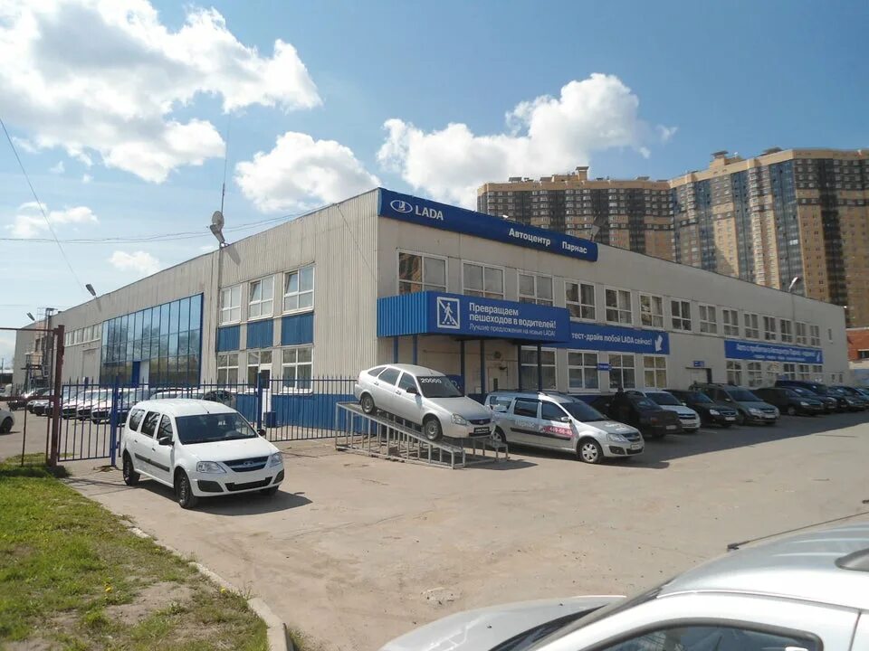 Автосалон парнас. Автоцентр Парнас Санкт-Петербург. Салон Парнас Санкт-Петербург. Автохолдинг Парнас.