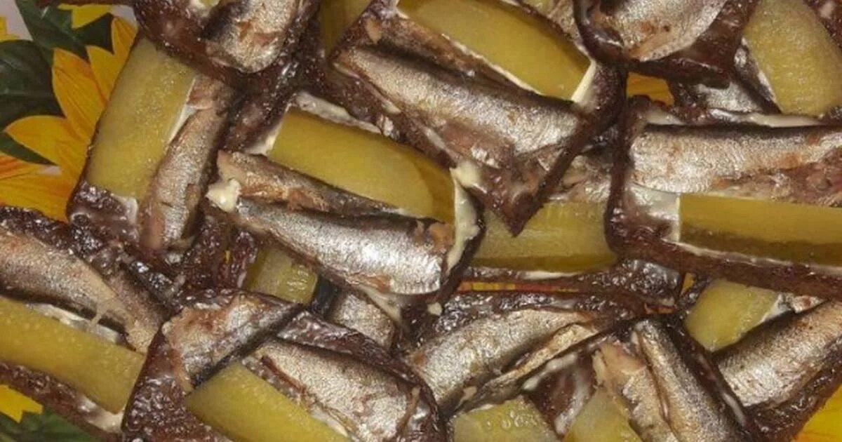 Рецепт горячих бутербродов со шпротами в духовке