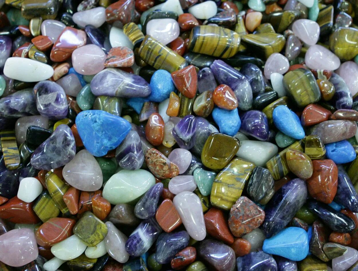 Разнообразие камней. Самоцветы Коктебель камни. Минералы Самоцветы полудрагоценные камни. Цветные камушки. Цветные натуральные камни.