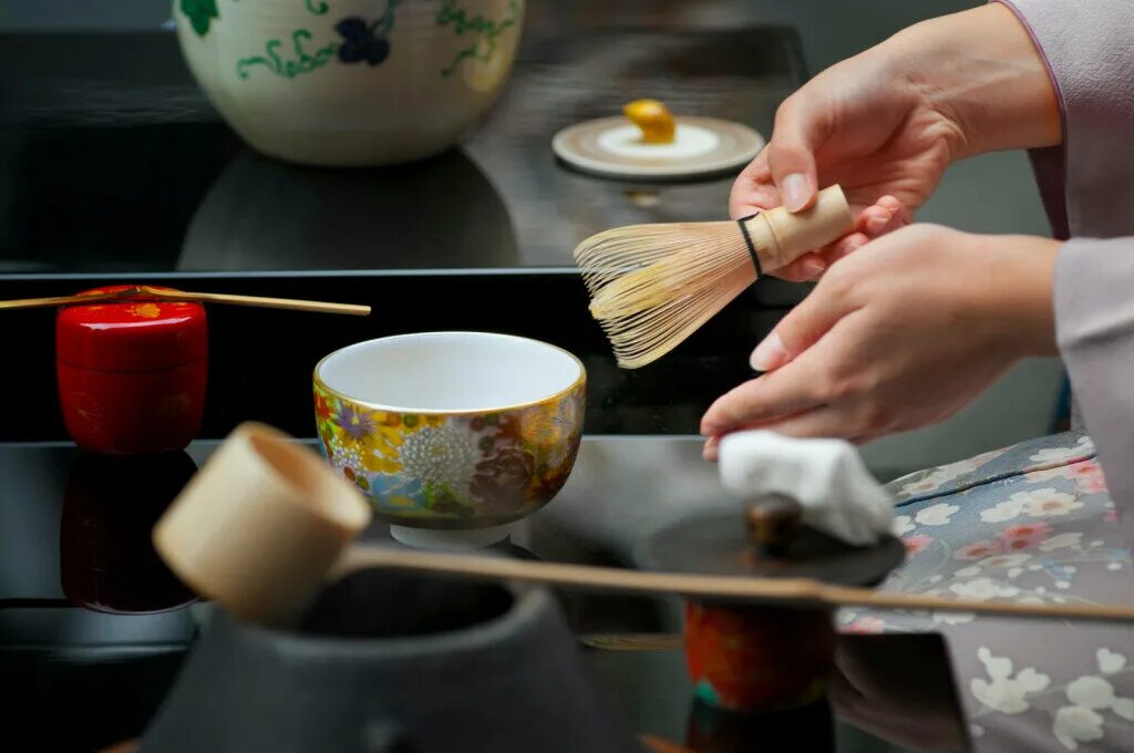 Церемонии в культуре. Традиции Японии чайная церемония. Япония чайная церемония макхава посуда. Культура Японии чайная церемония. Традиционная чайная церемония в Японии.