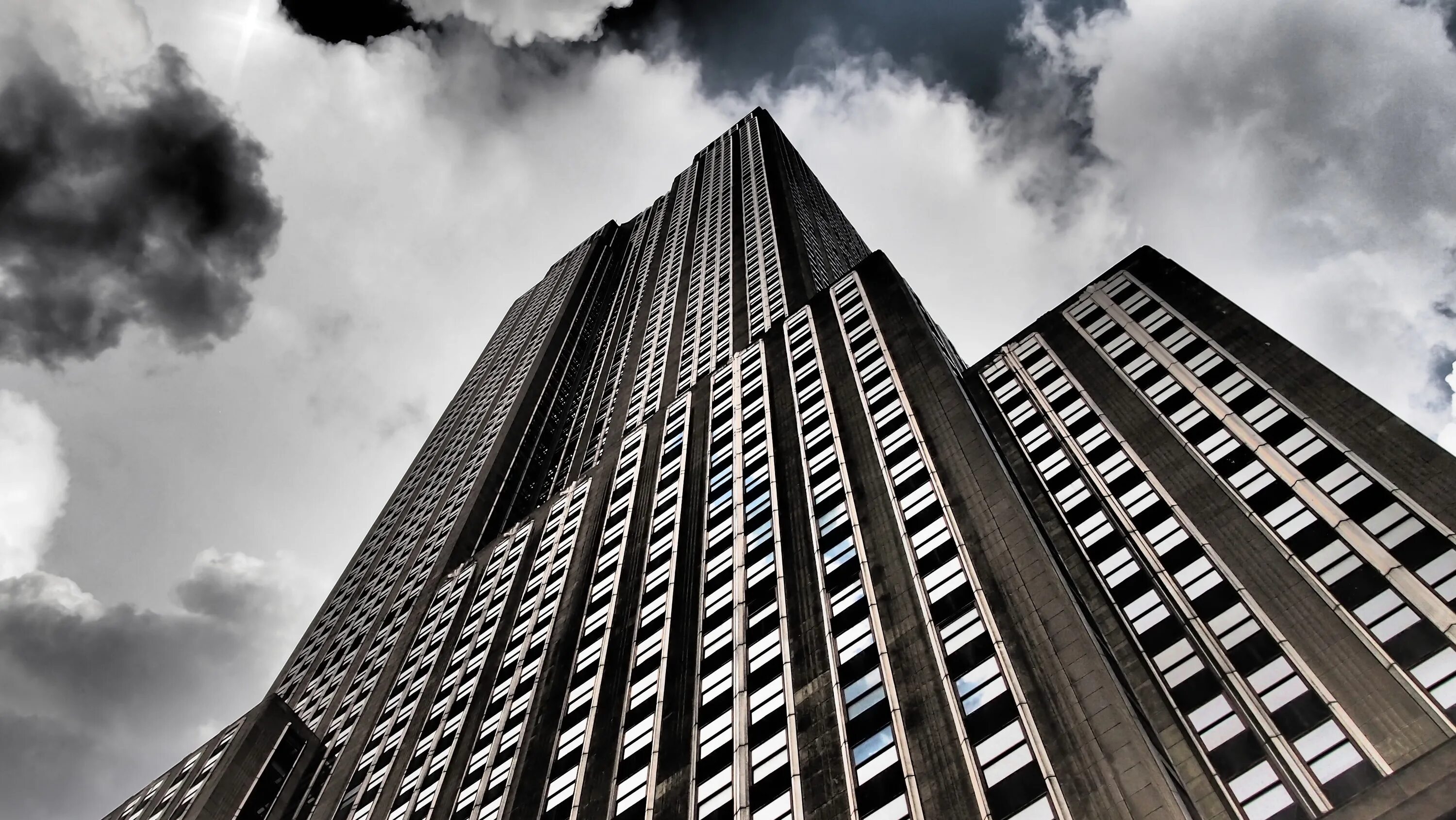 Первые высотные здания. Первый небоскреб в Нью-Йорке. Эмпайр-Стейт-Билдинг Нью-Йорк. Бетонное здание высотка Нью Йорк. Эмпайр-Стейт-Билдинг 1931.