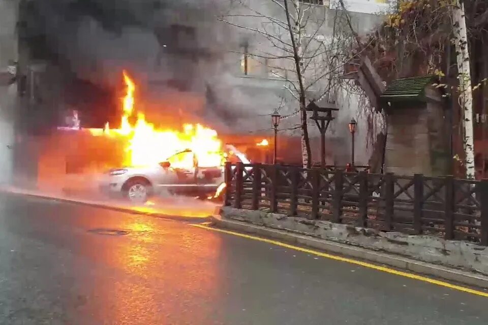 Сколько раз выгорала москва. Москва сгорела целиком. Пожарная машина под окном.