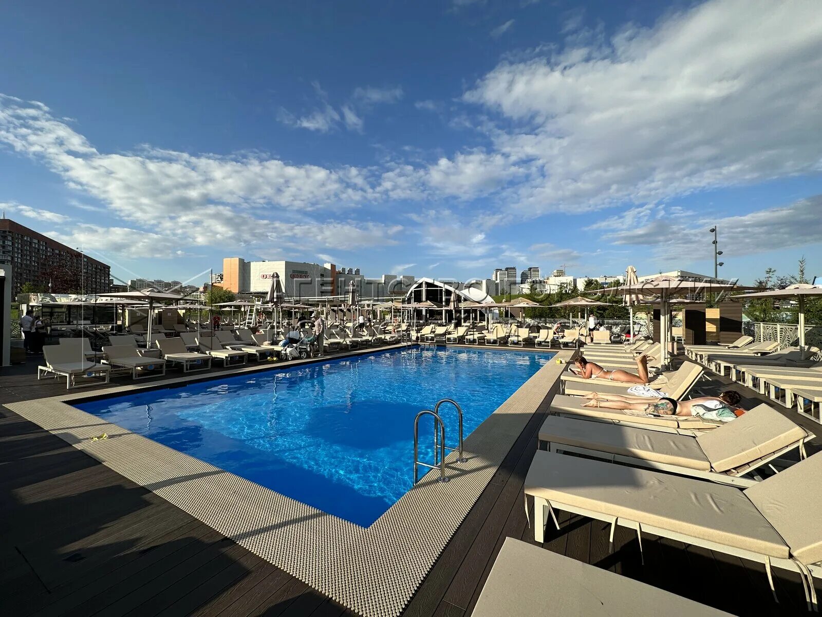 Парк ходынское поле. Станция ходынское поле стройка. Бассейн ходынское поле. Бассейн на ходынском поле. Бассейн на ходынском поле.