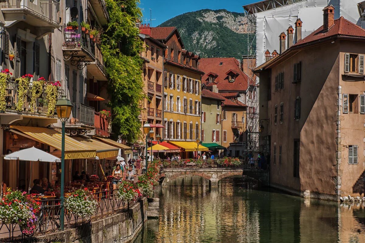 Анси франция старый город. Annecy город франции. Французская венеция анси. Город анси (annecy) франция. Annecy город франции.