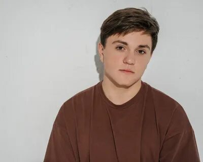 Блоггер актер