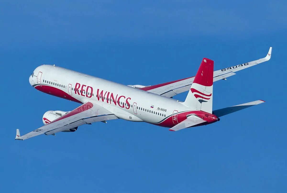 Red sea airlines авиакомпания отзывы. Ту-204 ред Вингс. Самолёт ту 204 Red Wings. Ред Вингс самолеты. Авиакомпания ред Вингс ту 204.