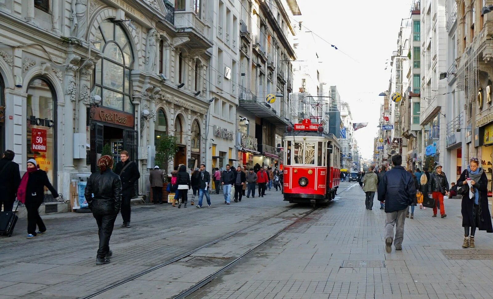 Турция Стамбул Истикляль. Улица Истикляль и Таксим в Стамбуле. Главная улица Стамбула Истикляль. Бейоглу Стамбул.