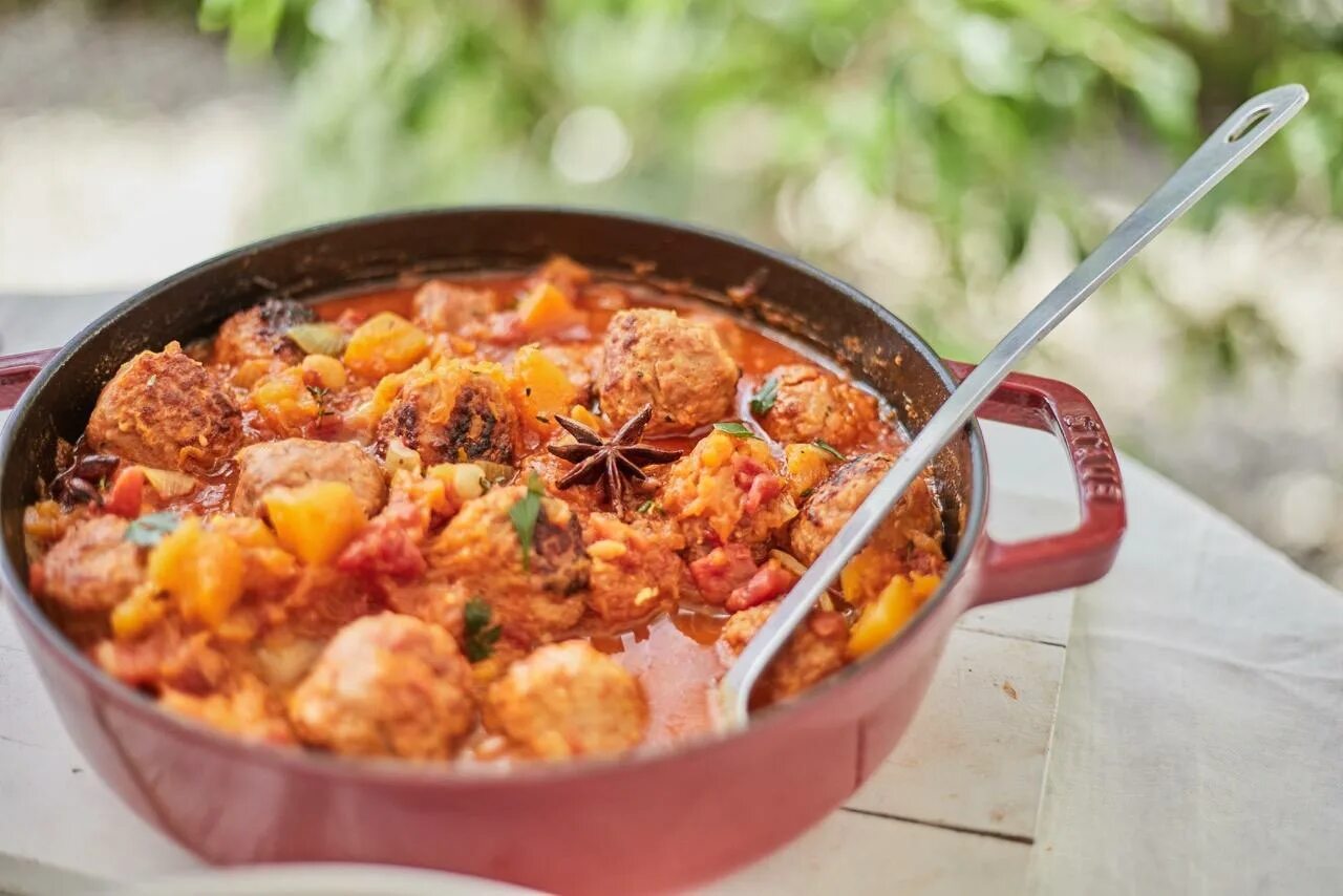 2 блюда из тыквы рецепты. Тыквенное рагу. карри из тыквы. тыква с мясом на сковороде. вегетарианское рагу из тыквы.