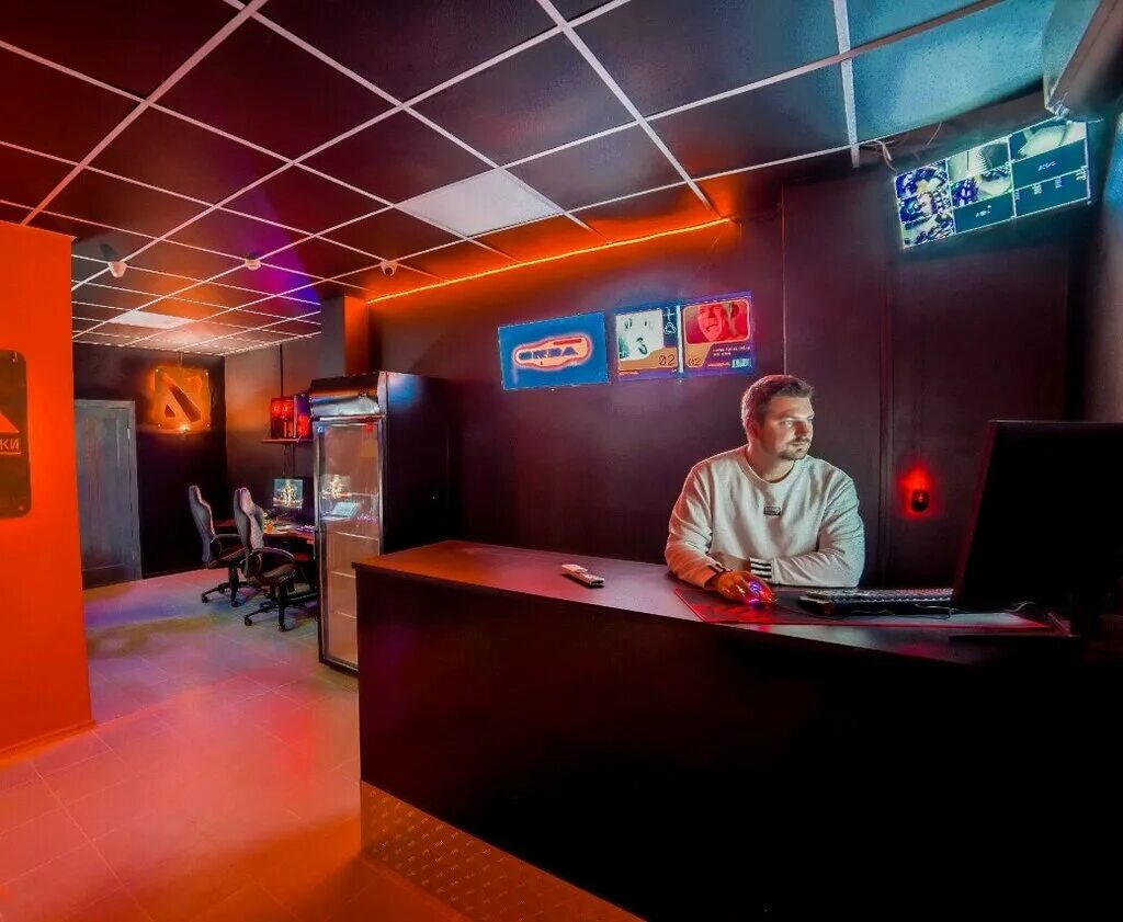 локонарт химки. покупатель на кассе. администратор кассир. администратор химки. орда химки компьютерный клуб.