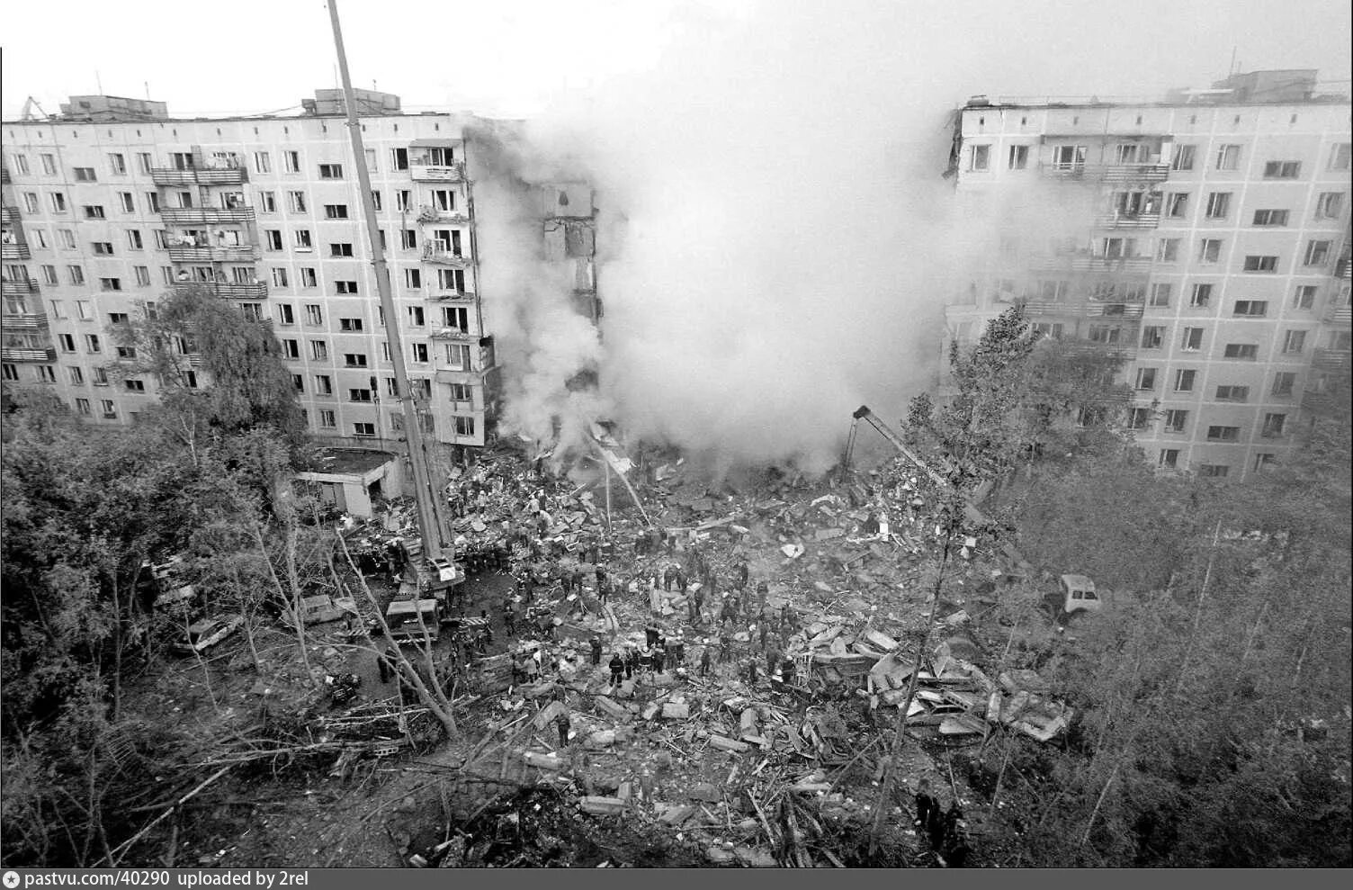 09. 1999 год в фотографиях. 1999 год в фотографиях. 1999 год в фотографиях. Новый арбат 1995.