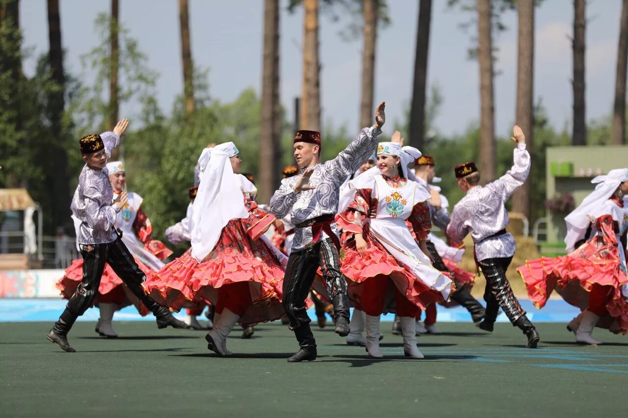 Сабантуй в татарстане. Сабантуй казань 2019. татары казанские сабантуй. сабантуй 2019 казань лебяжье. сабантуй лебяжье казань.