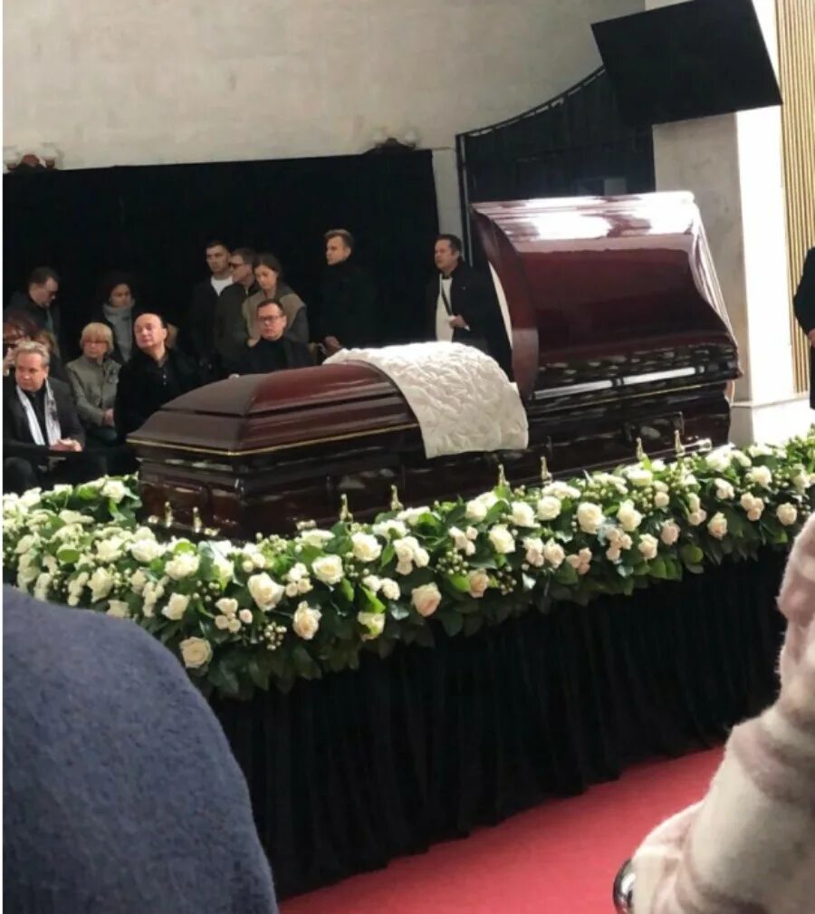 Похороны Бориса Моисеева на Троекуровском кладбище. Моисеев прощание и похороны.