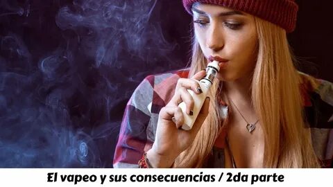 Девушки курят электронные сигареты