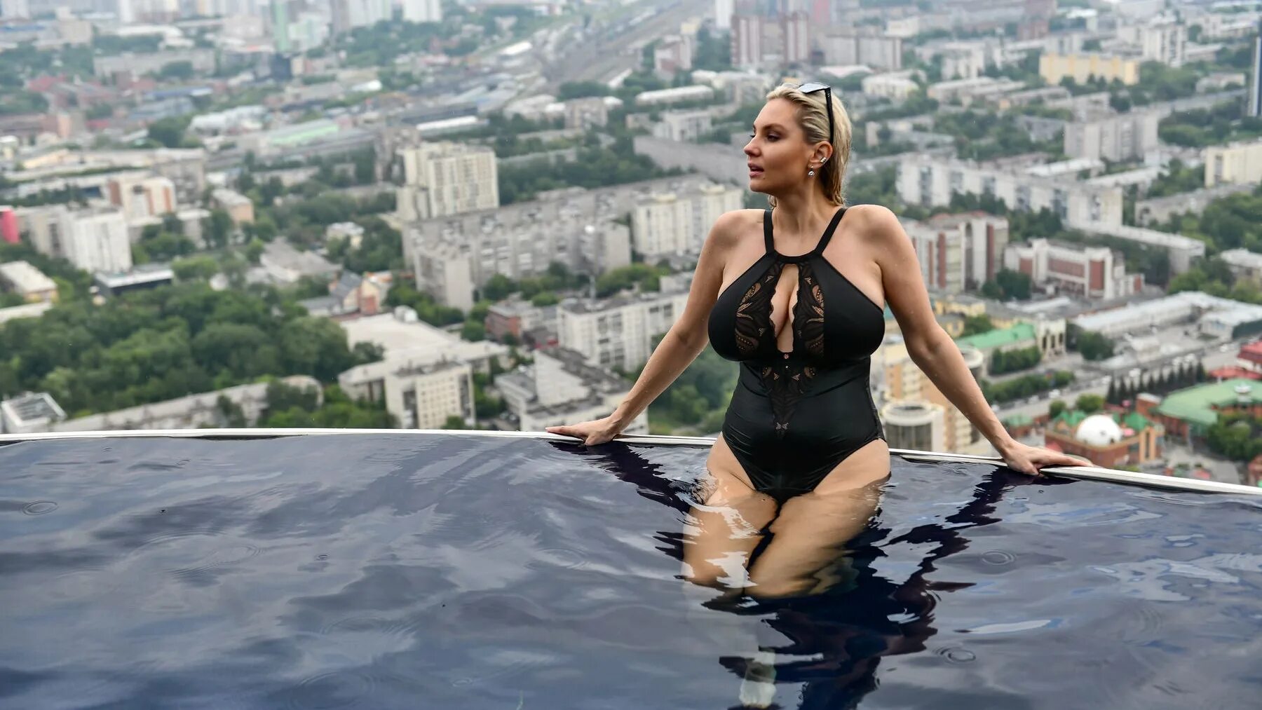 Бассейн на крыше высоцкого. Бассейн высоцкий екатеринбург. бассейн на высоцком екатеринбург. открытый бассейн в екатеринбурге высоцкий. открытый бассейн в высоцком екатеринбург.