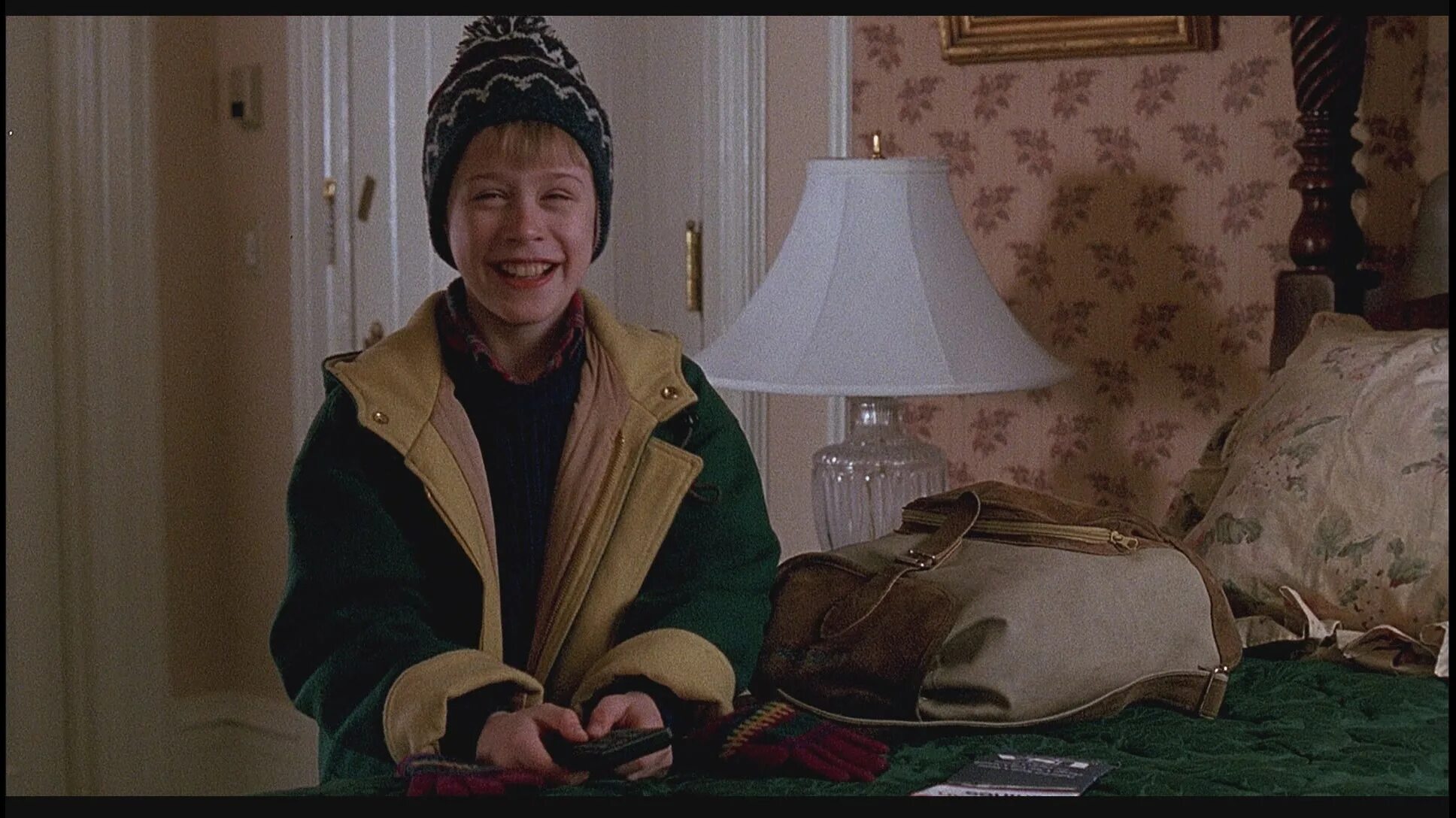 Один дома 2. Один дома / home alone (1990). Home alone 2 lost in new york harry and marv. Один дома 1990 кевин. Кевин из фильма один дома 2.