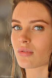 Pin em lana rhoades.