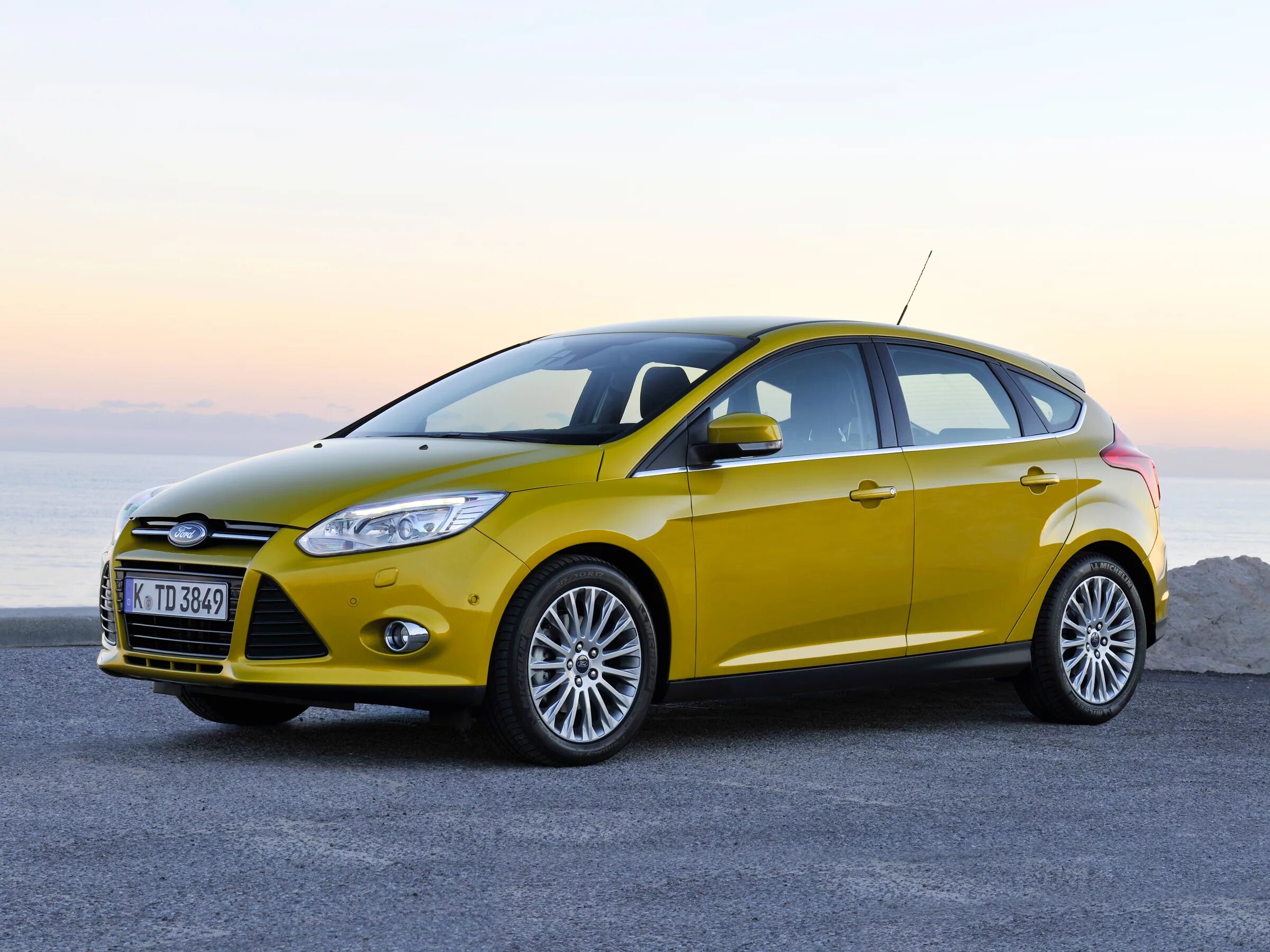 06 03 2011. Ford Focus 3 хэтчбек. Ford Focus Hatchback 2010. Ford Focus 3 2010-2015. Ford Focus 2011 хэтчбек.