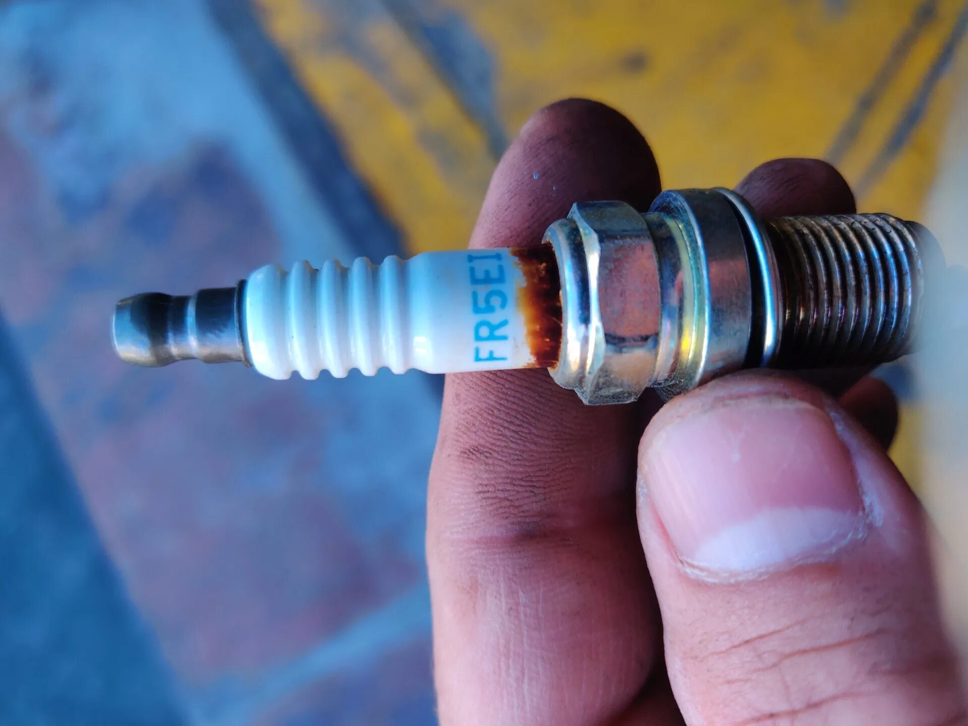 Свечи для аутлендер 3 2. Lx570 свечи после 100 тысяч. Видное свечка. Электрические свечи в церкви. Свечка маленькая.