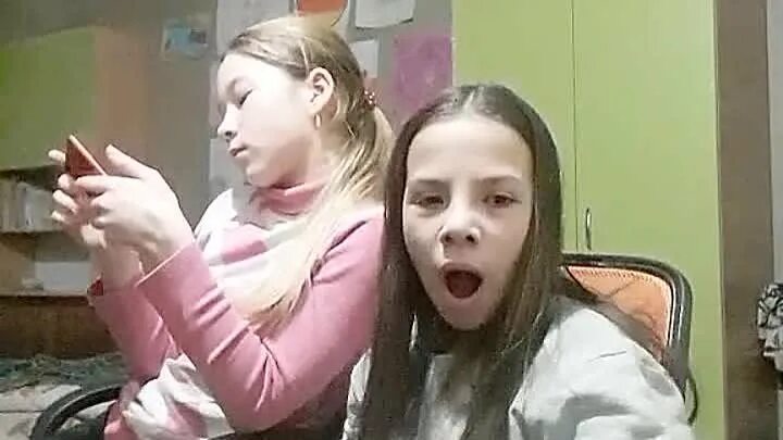 Название трансляции показала девочка. Детские трансляции. название трансляции запретное. название трансляции. опасные трансляции школьники.