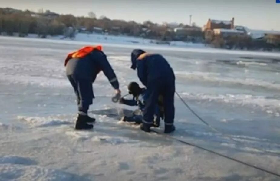 В Вольске утонули дети 28 февраля. Служба спасения Вольск водолазы. МЧС водолазы Хабаровск ДВРПСО. Утонувшие братья