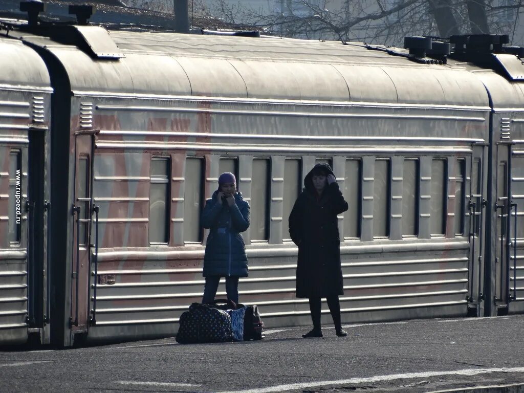 Комсомольск на амуре поездом сколько. Комсомольск на Амуре поезд. Станция Вандан. ЖД станция Джармен. Поезд Комсомольск-на-Амуре Хабаровск.