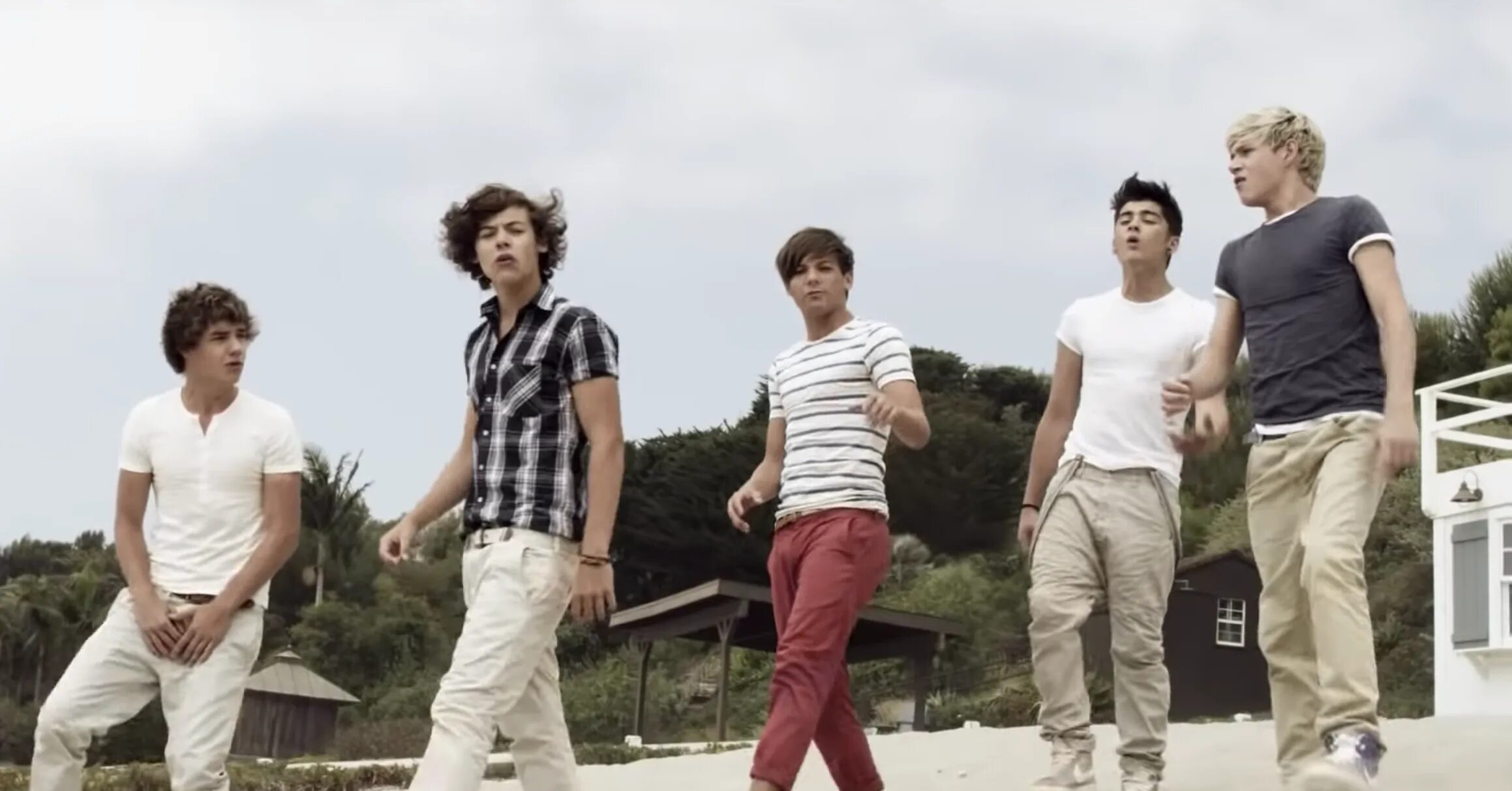 Do you know you beautiful. Группа one Direction 2023. One Direction - what makes you beautiful 2011. "What makes you beautiful" by one Direction. One Direction what makes you beautiful.