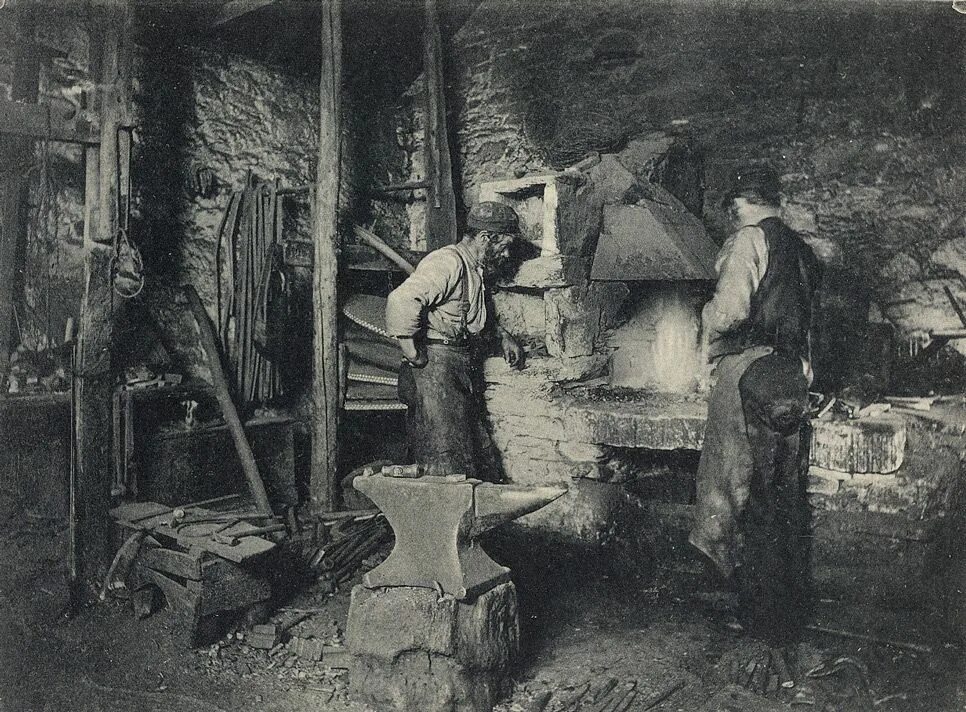 Кузнецы колхозов. Кузнецы в 20 веке. Председатель колхоза. Кузнец 19 век россия. Кузница 19 век сибирь.