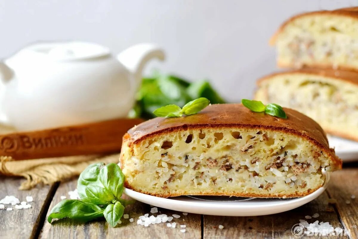 Пирог с консервы и рисом. Пирог с сайрой. пирожки с сайрой. пирожки с сайрой и рисом. заливной пирог с сайрой и рисом.