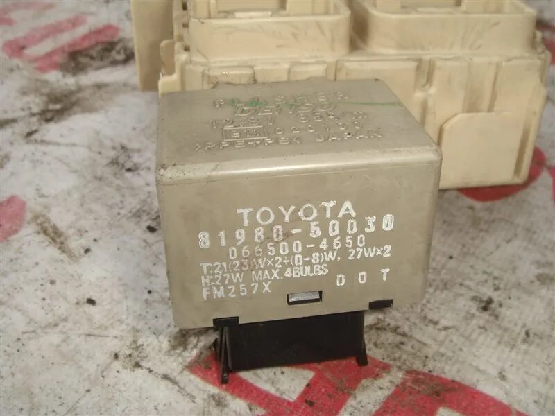 Проблемы с указателями поворотов - аварийки - Toyota Avensis I, 2 л, 2000 года с