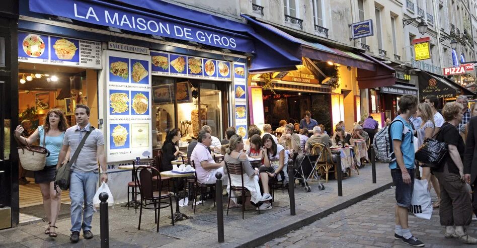 Население парижа. Франция повседневная жизнь. Люди на улицах парижа. Жители юга франции. Франция как жили.