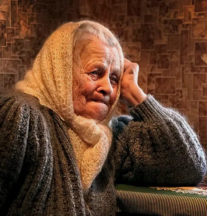 Друзья рассказали нам о случившемся бабушка. Друзья рассказали нам о случившемся бабушка. Изображение бабушки и дедушки. Друзья рассказали нам о случившемся бабушка. Бабушка в черном платке.