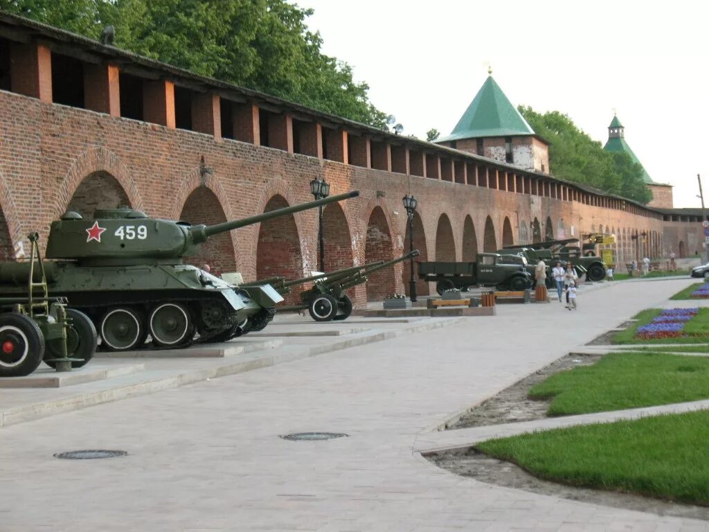 Музей Нижегородский Кремль. Нижегородский Кремль внутри. Музей в Кремле Нижний Новгород. Аллея славы Нижний Новгород Кремль.