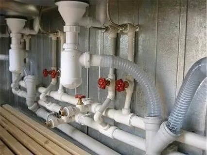 Прокладка сантехнической трубы