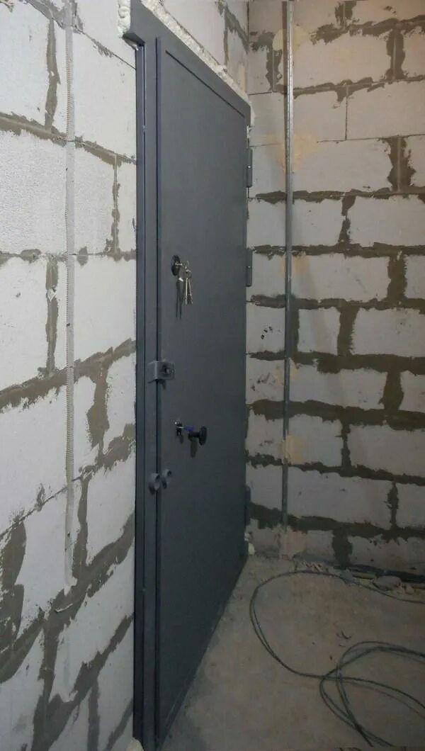 Приказ 288 от 12.04 1999. Дверь металлическая в оружейную комнату. Дверь в комнату хранения оружия. Дверь КХО. Дверь в оружейную комнату.
