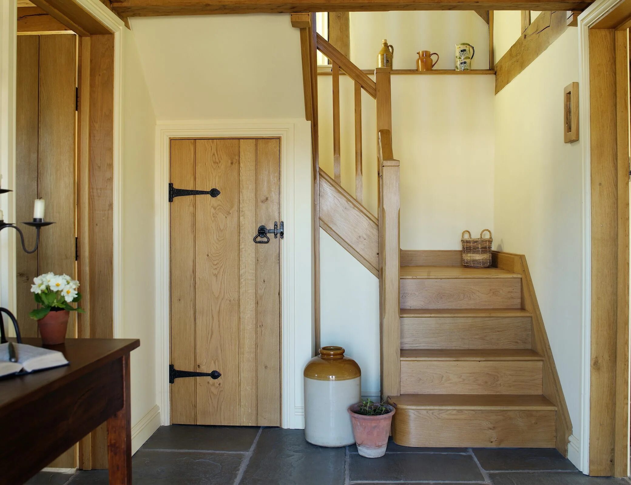 Ванная под лестницей. Туалет на двух этажах. Туалет под лестницей. Санузел дизайн интерьера. Ванная под лестницей.